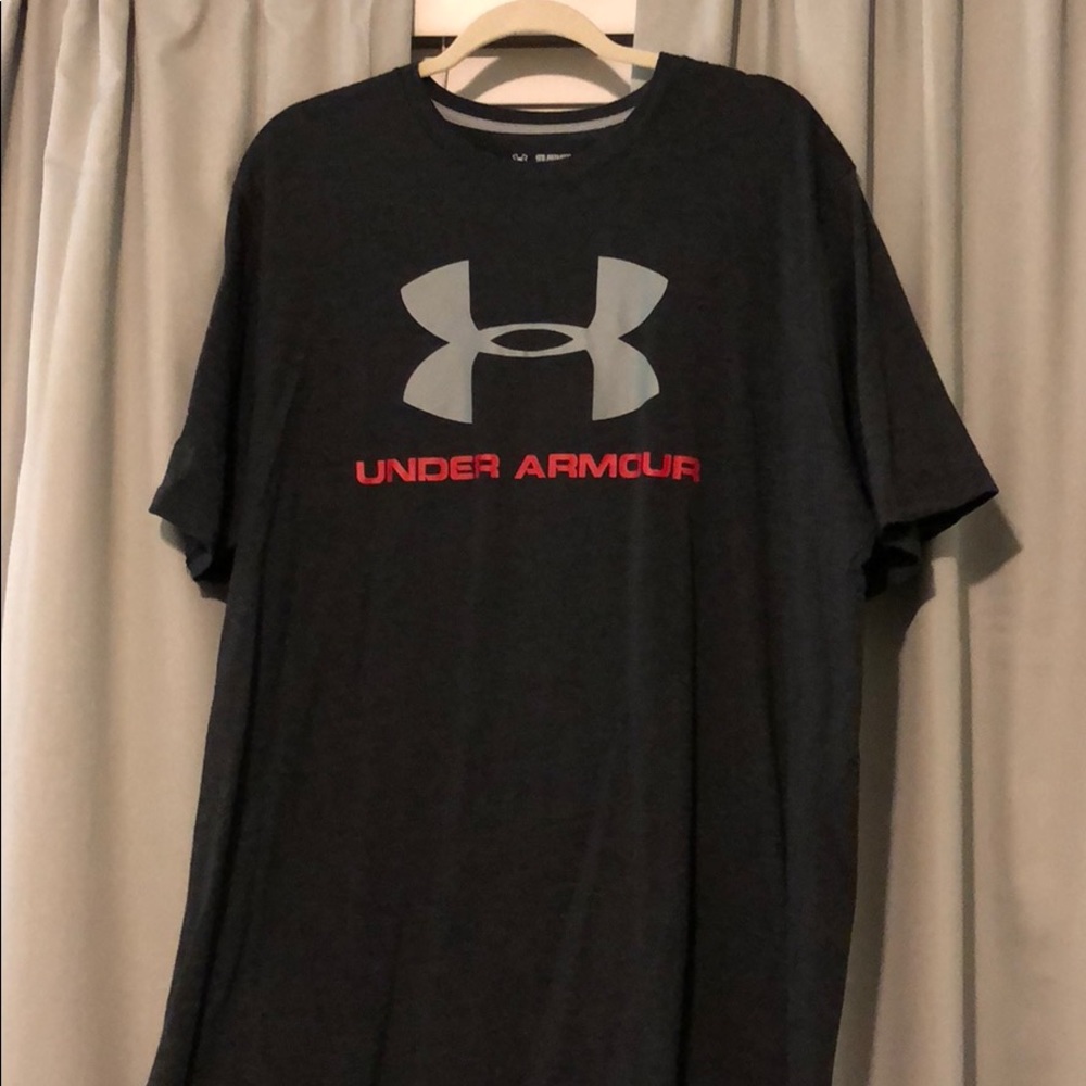 Men’s never worn Under Armour T-shirt